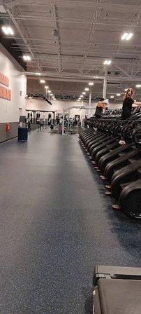 Crunch Fitness - San Antonio Woodlake