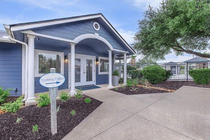 Shadow Creek Apartments