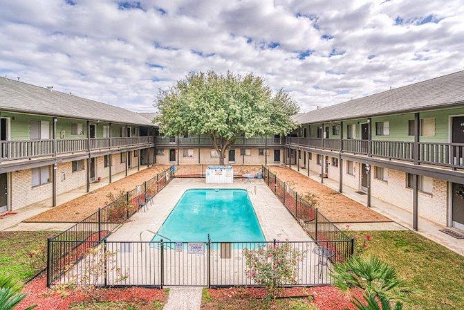 Robinson Manor Apartments