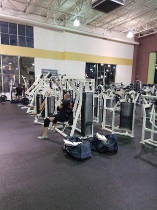 Gold's Gym San Antonio Bandera Pointe
