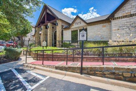 Mission Oaks Apartments
