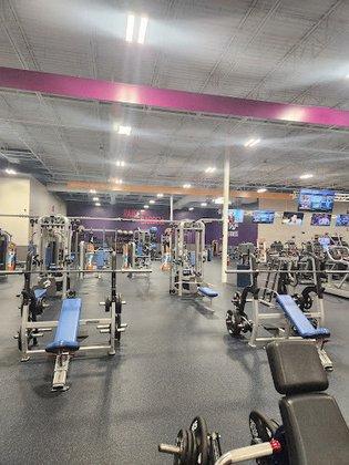 Crunch Fitness - Bandera