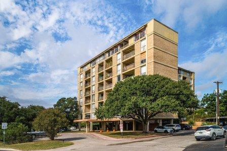 Four Oaks Apartments