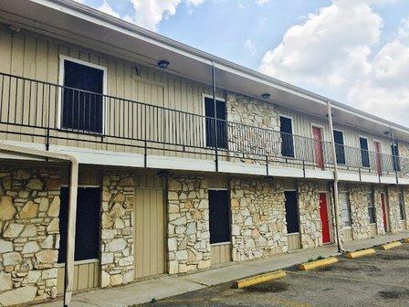 Aristocrat Apartments