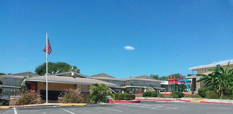 Hillside Manor Apartments