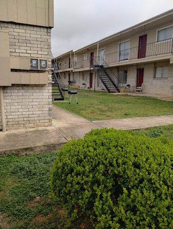 Canlen West Apartments