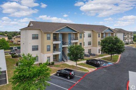 Nova Vista Apartments at Woodlake