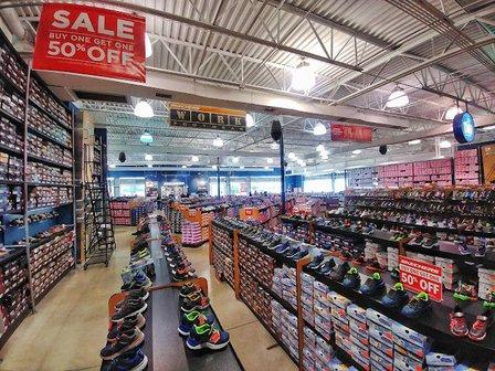SKECHERS Warehouse Outlet