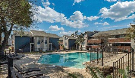 Alamo Oaks Apartments