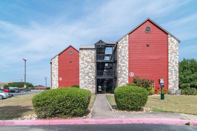 Villa De Oro Apartments