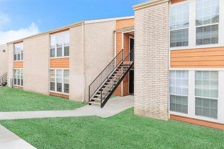 Hilltop Oaks Apartments