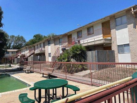 Oakbrook Crossing Apartments