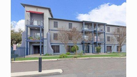 Lago Vista Apartments