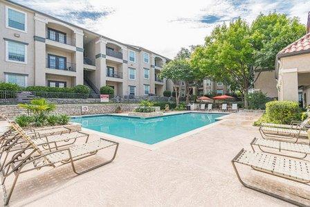 Carlyle Place Apartments