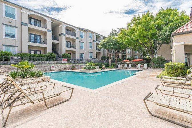Carlyle Place Apartments