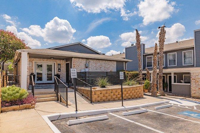 Silver Creek Apartments