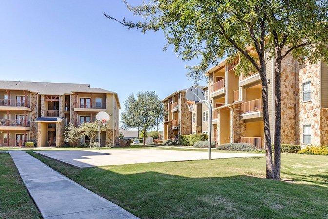 Azul Apartment Homes