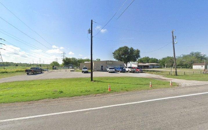 Pearsall Road Veterinary Clinc