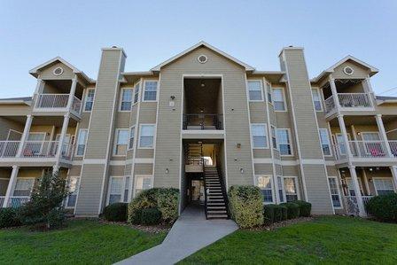 The Ravinia Apartments