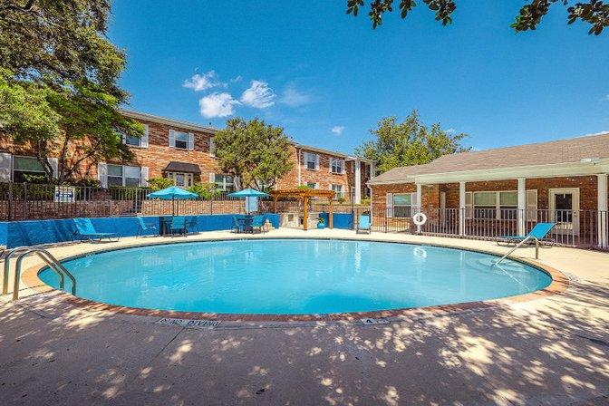 The Colony Uptown Apartments