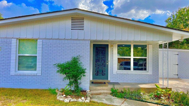 Giraffe Cottage LLC