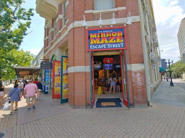 The Amazing Mirror Maze