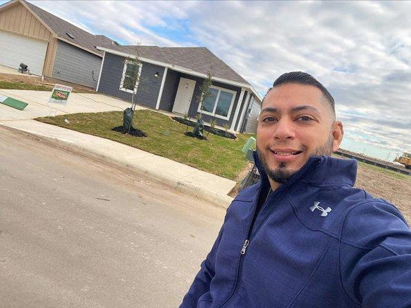 San Antonio Realtor - REAL BROKER, LLC, Aaron Perez