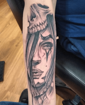 To The Moon Tattoo Studio