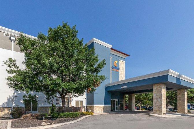 Comfort Suites Medical Center near Six Flags