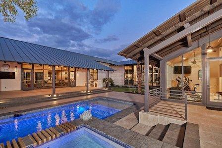 Rosanna Schulze, Luxury Real Estate Agent