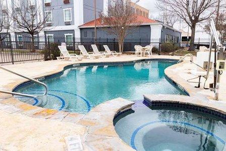 Days Inn by Wyndham Central San Antonio NW Medical Center