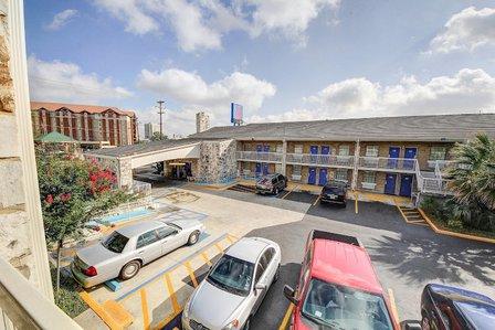 Motel 6 San Antonio, TX - Northwest Medical Center