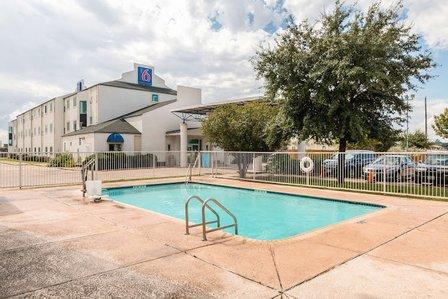 Motel 6 San Antonio, TX - South
