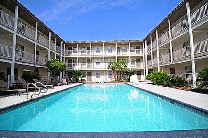 Studio 6 San Antonio - Lackland AFB