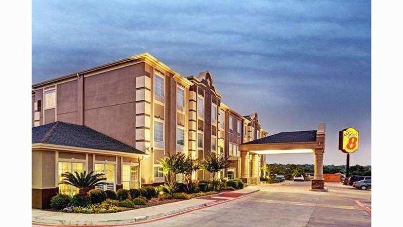 Super 8 by Wyndham San Antonio/Alamodome Area