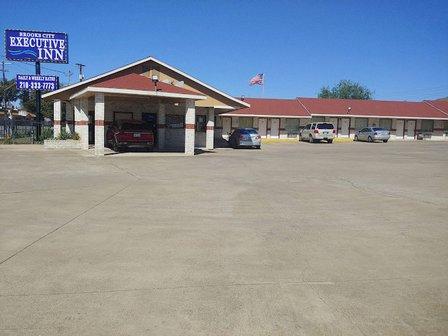 BROOKS CITY EXECUTIVE INN
