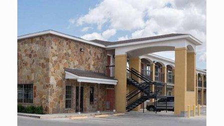Super 8 by Wyndham San Antonio Near Fort Sam Houston