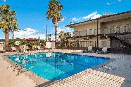 Red Roof Inn San Antonio E – Frost Bank Center