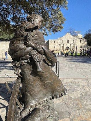 Susanna Dickinson Statue