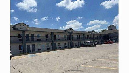 Days Inn by Wyndham Morgan's Wonderland / IH-35 N