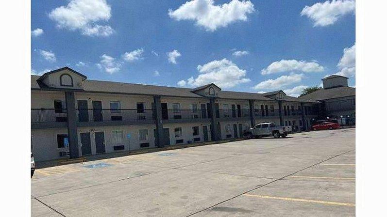 Days Inn by Wyndham Morgan's Wonderland / IH-35 N