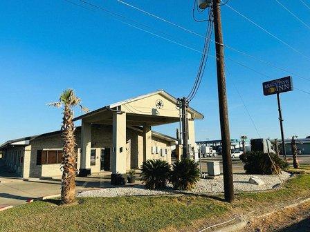 Von Ormy Executive Inn