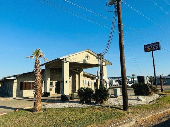Von Ormy Executive Inn