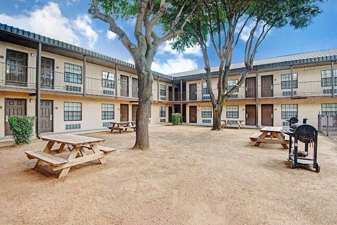 Days Inn by Wyndham San Antonio/Near Lackland AFB