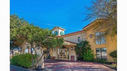 La Quinta Inn by Wyndham San Antonio I-35 N at Rittiman Rd