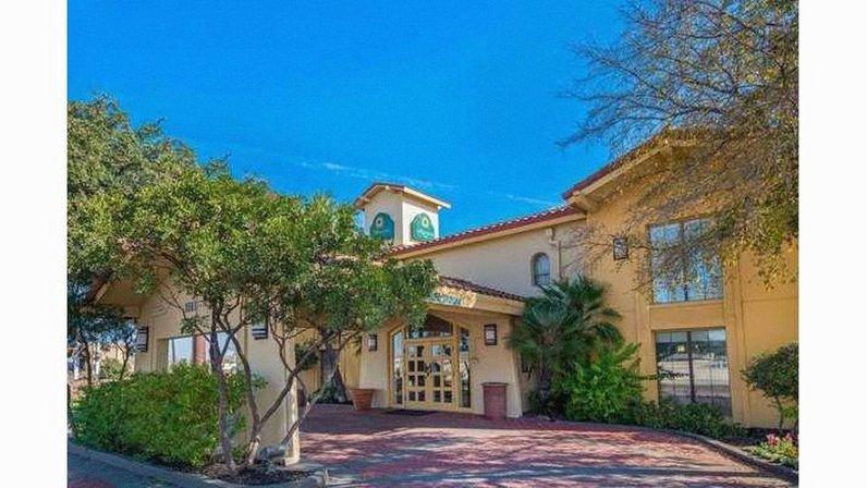 La Quinta Inn by Wyndham San Antonio I-35 N at Rittiman Rd