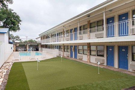 Motel 6 Boerne, TX