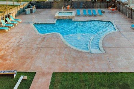 La Quinta Inn & Suites by Wyndham San Antonio Alamo City