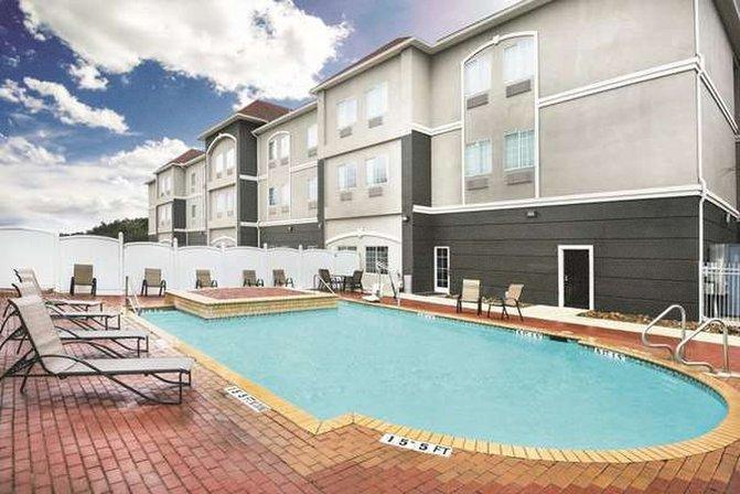 La Quinta Inn & Suites by Wyndham San Antonio The Dominion