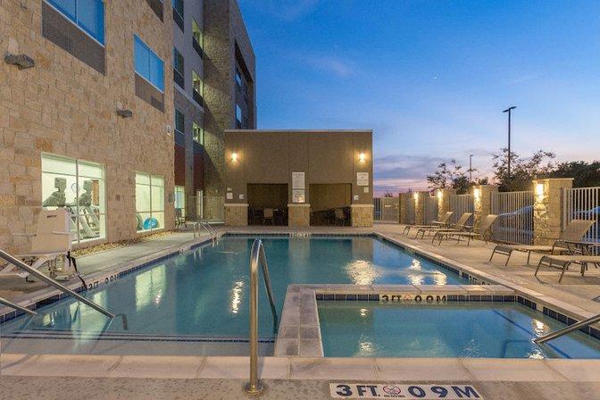 Holiday Inn Express & Suites San Marcos South by IHG